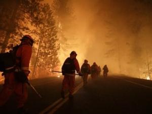Battle to contain Yosemite blaze